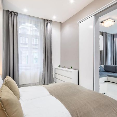 Cozy & Central Apartment With 2-Bedroom Budapest Esterno foto