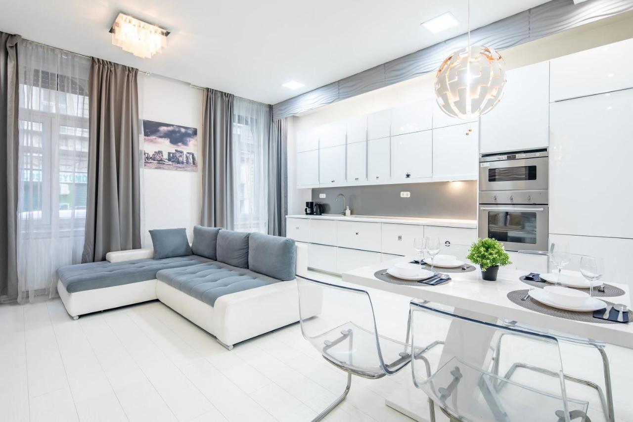 Cozy & Central Apartment With 2-Bedroom Budapest Esterno foto