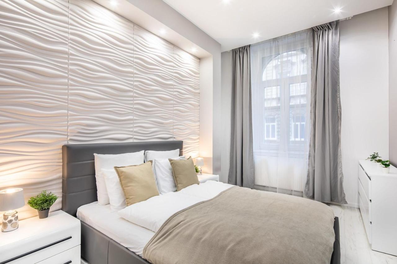 Cozy & Central Apartment With 2-Bedroom Budapest Esterno foto