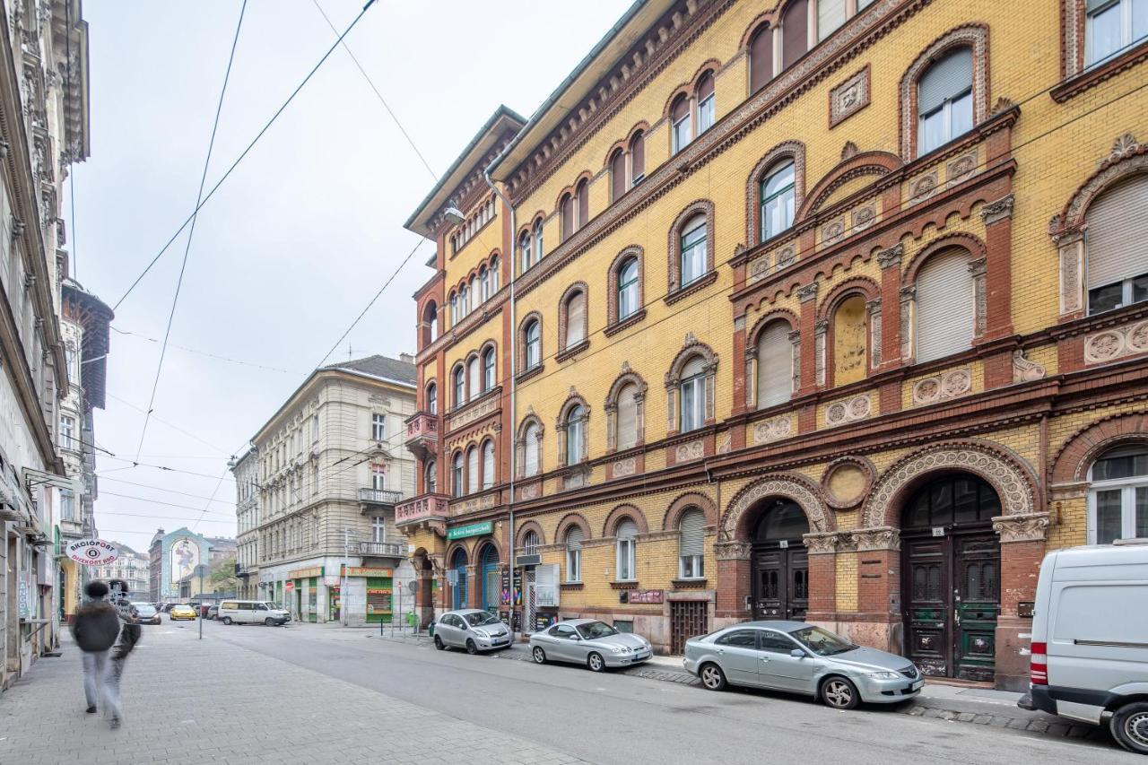 Cozy & Central Apartment With 2-Bedroom Budapest Esterno foto
